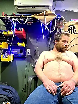 Snapshot of Txweld69 chatting on 02/06/26, 04:32 Txweld69 online show from 02/06/26, 04:32