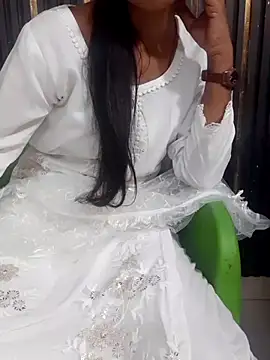 Snapshot of Piya_ji90 chatting on 11/15/25, 04:32 Piya ji90 online show from 11/15/25, 04:32