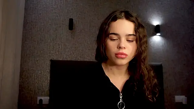 Snapshot of lindaTT chatting on 11/27/25, 01:13 lindaTT online show from 11/27/25, 01:13