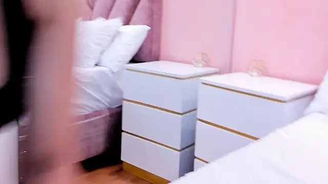 roxyflame  online show from 11/27/25, 11:45