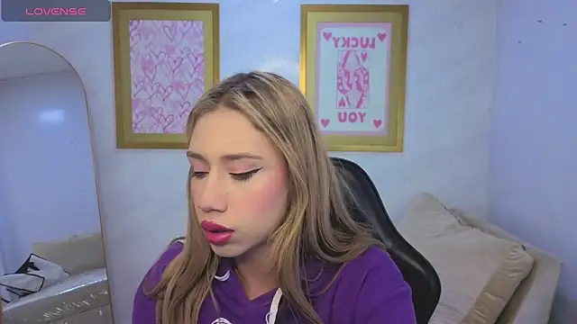 Evy Luxx v online show from 04/15/26, 03:24