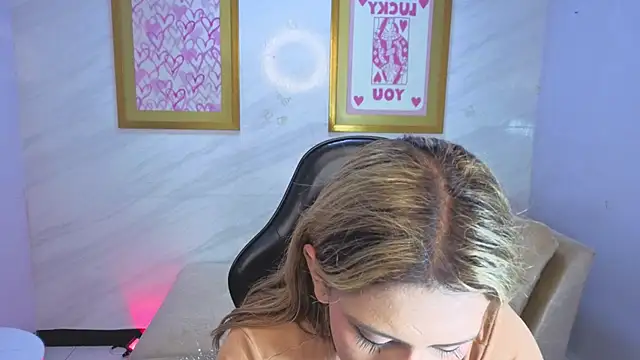 Evy Luxx v online show from 04/18/26, 03:32