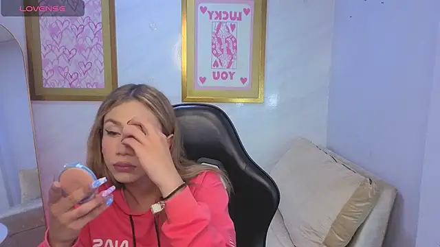 Evy Luxx v online show from 04/22/26, 03:42