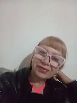 Snapshot of SexyMilf1211 chatting on 05/22/26, 11:27 SexyMilf1211 online show from 05/22/26, 11:27