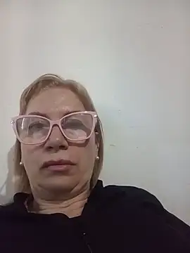 Snapshot of SexyMilf1211 chatting on 06/17/26, 03:13 SexyMilf1211 online show from 06/17/26, 03:13