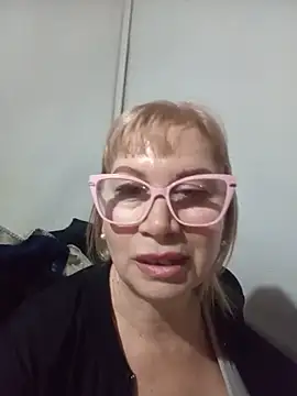 Snapshot of SexyMilf1211 chatting on 06/18/26, 01:04 SexyMilf1211 online show from 06/18/26, 01:04