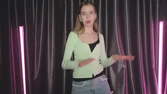 RochelCozzi online show from 11/25/25, 08:20