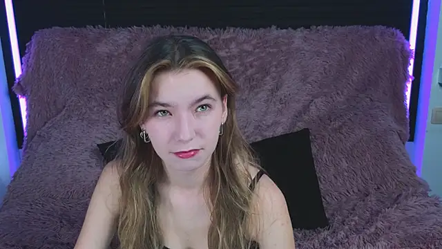 RochelCozzi online show from 12/03/25, 05:11