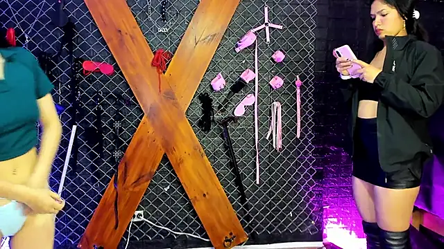 Snapshot of Anahi_sslaavee_bdsm chatting on 01/09/26, 02:31 Anahi sslaavee bdsm online show from 01/09/26, 02:31