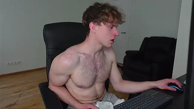 Snapshot of Charles_Dreams chatting on 06/17/26, 03:57 Charles Dreams online show from 06/17/26, 03:57