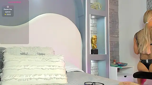 Valentino moretti online show from 02/03/26, 12:10