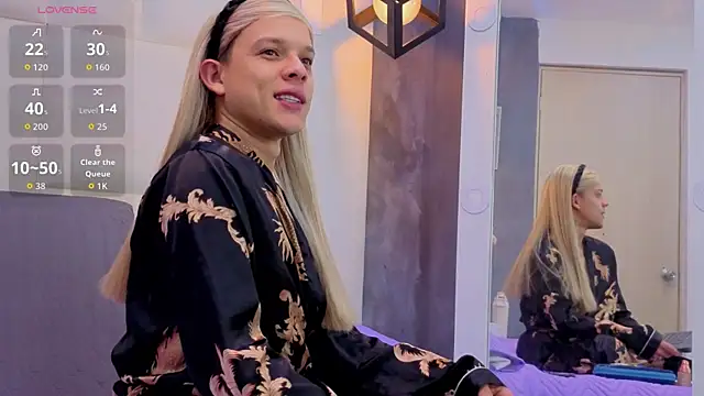 Valentino moretti online show from 04/17/26, 12:30