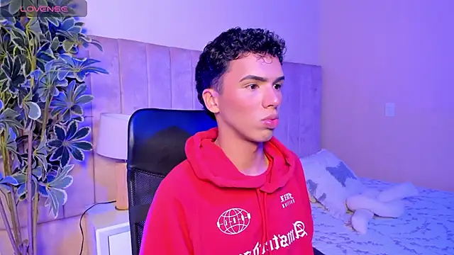 Snapshot of Seab_trooy chatting on 11/15/25, 04:32 Seab trooy online show from 11/15/25, 04:32