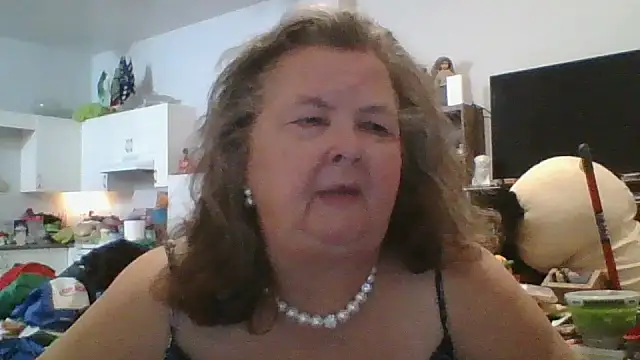 TiguhguhrsRose online show from 11/24/25, 01:38