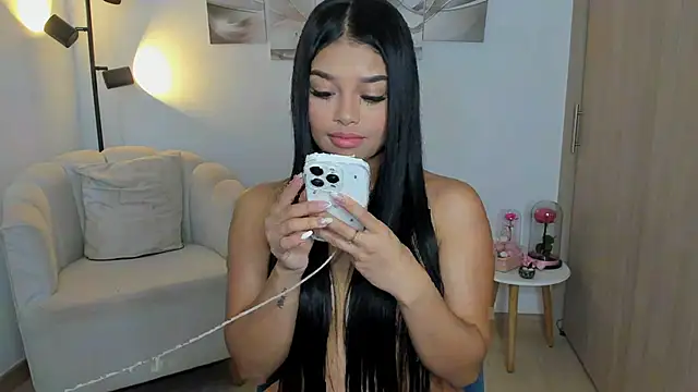 haileyflorez  online show from 05/02/26, 04:45
