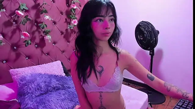  Ivy Luna online show from 04/15/26, 07:21