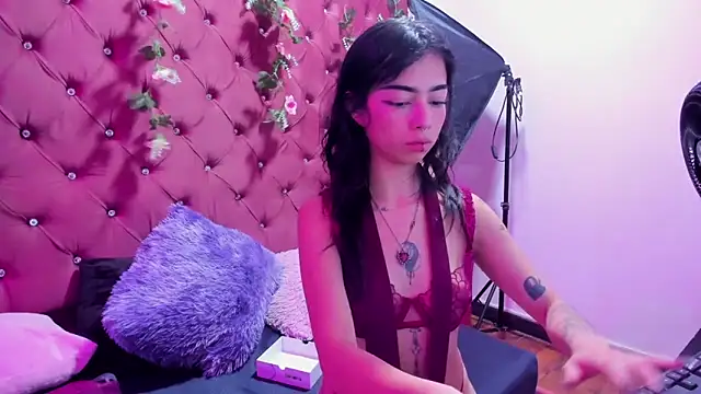  Ivy Luna online show from 05/20/26, 12:50