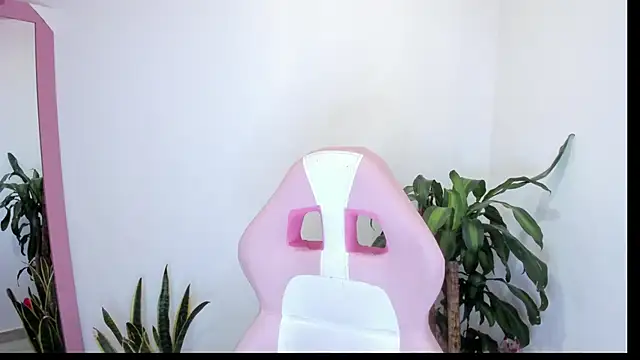 Snapshot of SOFIA_SWEETT22 chatting on 12/05/25, 01:20 SOFIA SWEETT22 online show from 12/05/25, 01:20