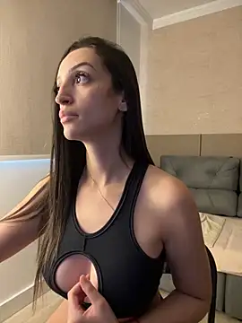 Snapshot of BelleRune chatting on 03/01/25, 02:34 BelleRune online show from 03/01/25, 02:34