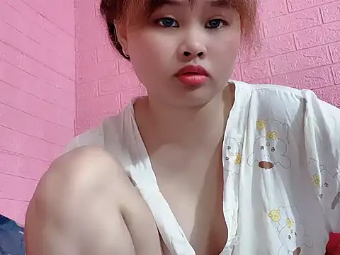 Lina8386 online show from 11/17/25, 10:04