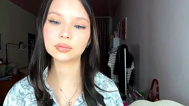 EmmaJonse online show from 11/17/25, 11:05