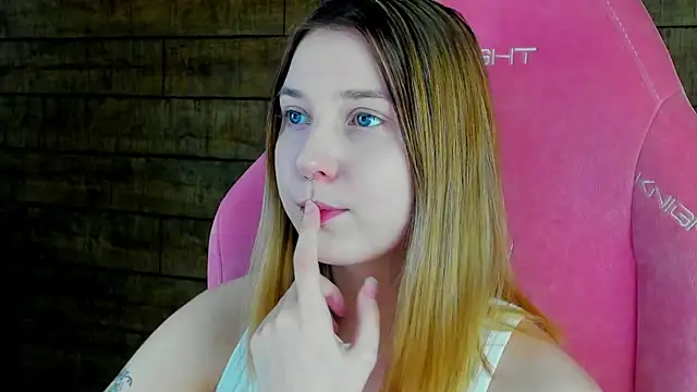 TinnaBurton online show from 03/17/26, 04:32