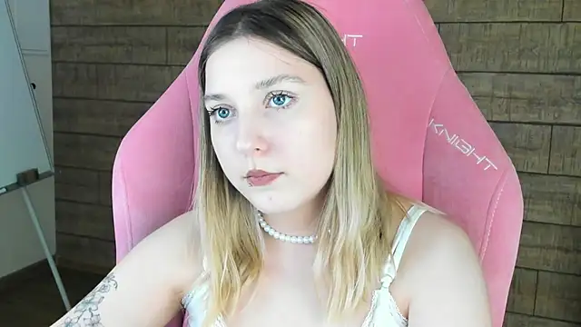 Snapshot of TinnaBurton chatting on 06/11/26, 03:04 TinnaBurton online show from 06/11/26, 03:04