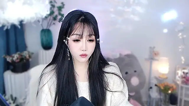 Laura 520 online show from 11/29/25, 05:54