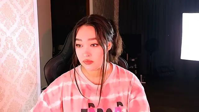 Emma Uilson online show from 11/25/25, 10:26