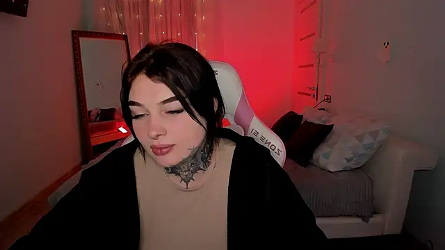 Snapshot of EmilyWoods_ chatting on 11/17/25, 08:20 EmilyWoods online show from 11/17/25, 08:20