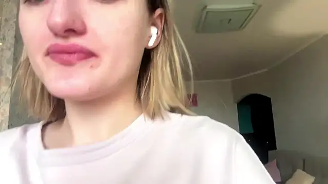 Snapshot of Emily_lyy chatting on 12/02/25, 09:25 Emily lyy online show from 12/02/25, 09:25