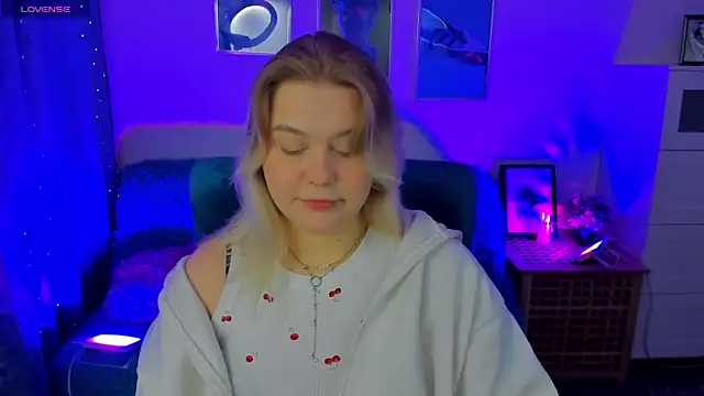 LouiseMous online show from 11/29/25, 09:51