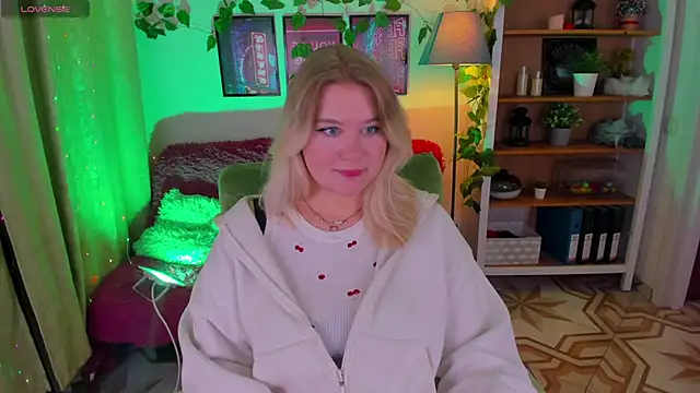 LouiseMous online show from 11/30/25, 10:36