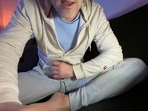 Snapshot of Brandonn1989amateur chatting on 02/24/26, 09:46 Brandonn1989amateur online show from 02/24/26, 09:46