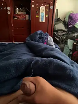 Snapshot of cris1122 chatting on 02/16/26, 01:29 cris1122 online show from 02/16/26, 01:29