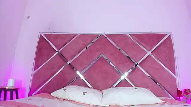 Snapshot of ZoeClarkk_ chatting on 02/25/26, 01:10 ZoeClarkk online show from 02/25/26, 01:10