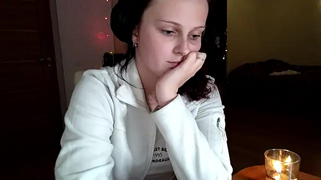 LouiseMarengo online show from 11/17/25, 05:41