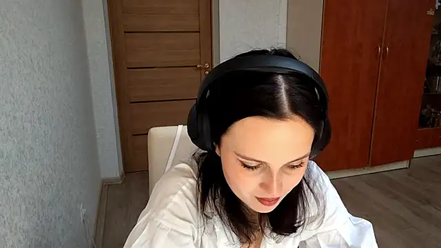 LouiseMarengo online show from 12/20/25, 01:18