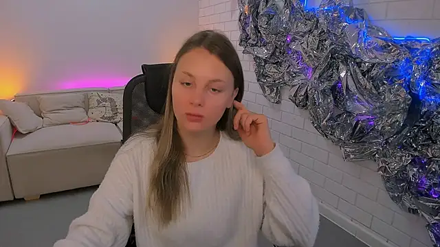 Snapshot of SandraLindsey chatting on 11/26/25, 06:25 SandraLindsey online show from 11/26/25, 06:25