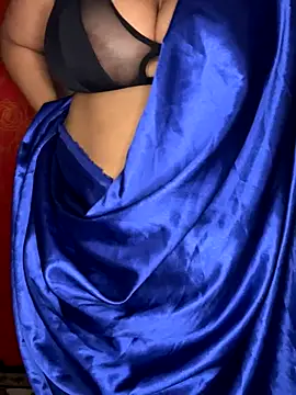 Snapshot of Monicaa___ chatting on 11/25/25, 02:06 Monicaa online show from 11/25/25, 02:06