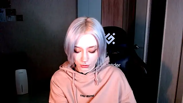 SophiaLur online show from 11/24/25, 03:23