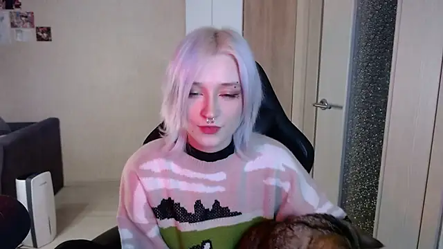 SophiaLur online show from 11/28/25, 03:14