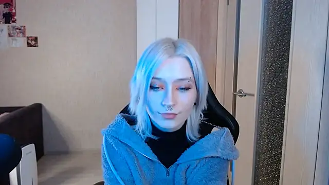 SophiaLur online show from 11/29/25, 12:08