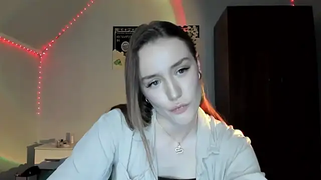 Snapshot of tinyglow chatting on 12/04/25, 04:59 tinyglow online show from 12/04/25, 04:59