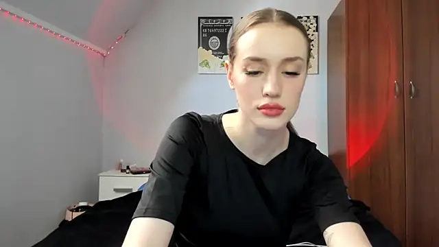 tinyglow online show from 01/09/26, 08:32