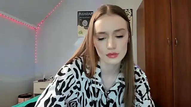 tinyglow online show from 02/15/26, 04:03