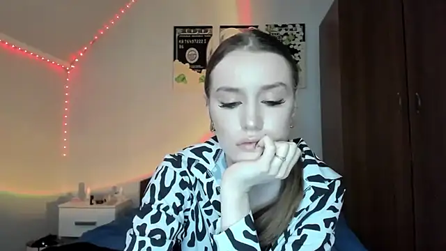 tinyglow online show from 04/09/26, 10:04