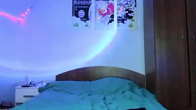 tinyglow online show from 04/12/26, 08:25