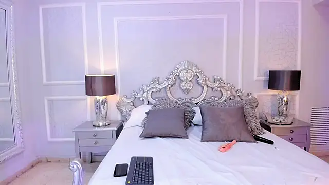 Snapshot of IvannaClaire chatting on 11/29/25, 12:30 IvannaClaire online show from 11/29/25, 12:30