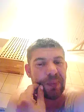 Snapshot of Motosz chatting on 11/14/25, 08:51 Motosz online show from 11/14/25, 08:51